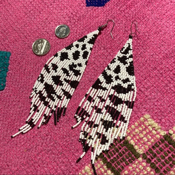 Beaded cow print fringe earrings - Picture 2 of 4